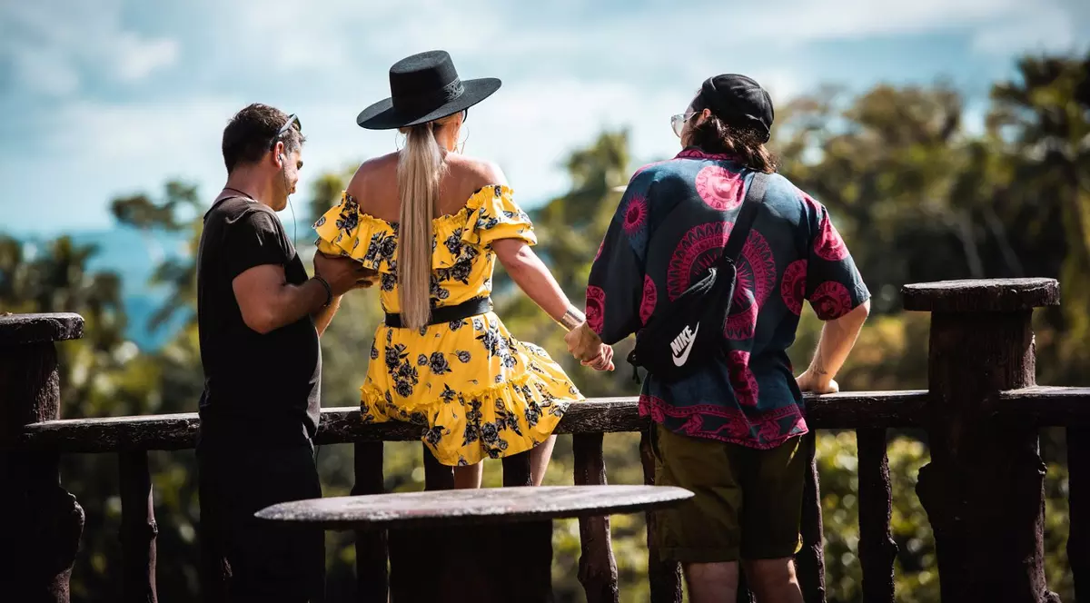 Gina Pistol (stânga) și colegii din echipă la filmările pentru Asia Express