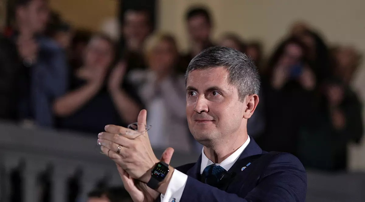 Dan Barna, liderul USR și candidat în primul tur, l-a felicitat pe Klaus Iohannis pentru victoria obținută în al doilea tur al alegerilor prezidențiale în fața Vioricăi Dăncilă.