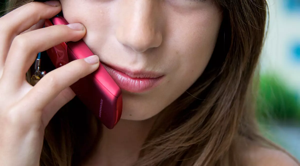 O fată de opt ani a sunat, în glumă, la 112 să spună că e sechestrată. Unde și în cât timp au găsit-o polițiștii