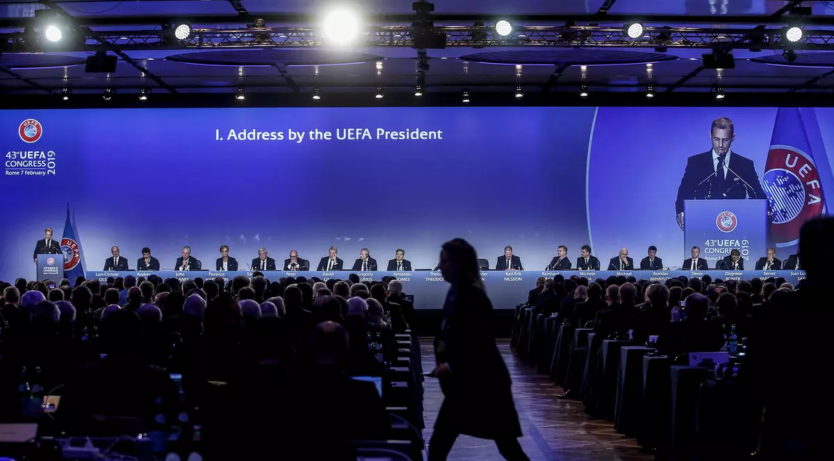 Președinții federațiilor fotbalistice din Europa, în premieră, la București. Când va avea loc reunirea UEFA