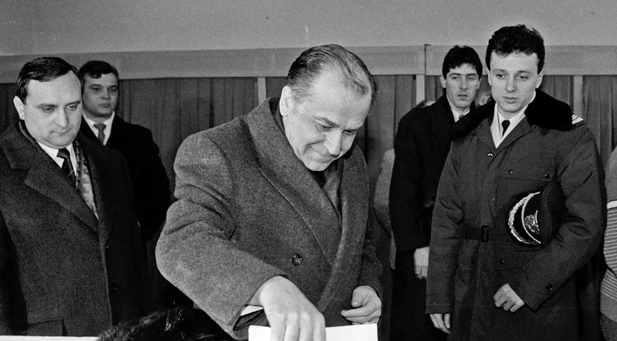 Care a fost cea mai mare prezenţă la vot, la alegerile prezidenţiale. Ion Iliescu, singurul preşedinte ales din primul tur, în "Duminica Orbului"