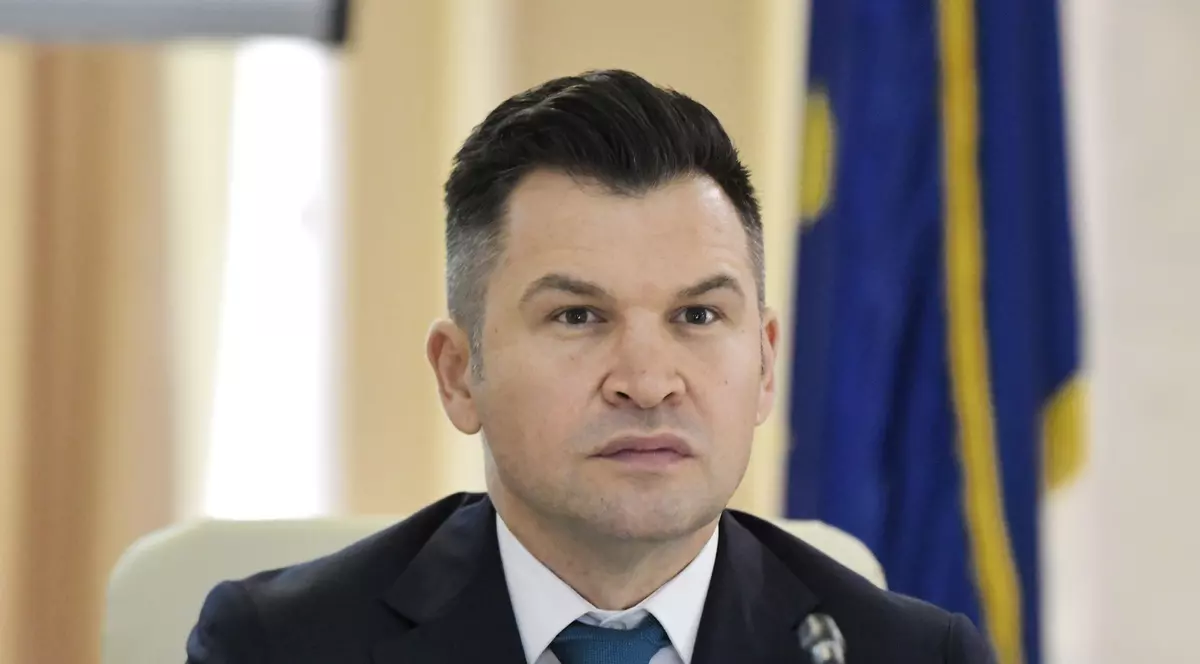 Ministrul sportului susţine că România poate organiza mai mult de patru meciuri la EURO: «Hotărârea va intra în şedinţa de Guvern»