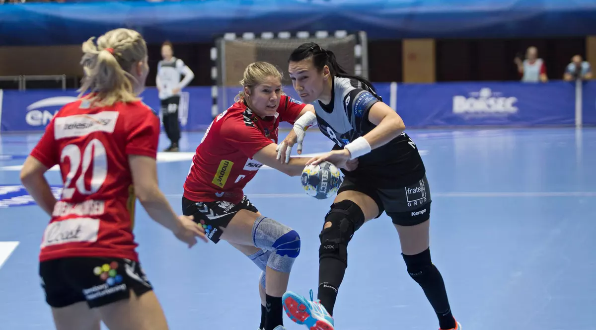 CSM București a pierdut cu Rostov, în Liga Campionilor la handbal feminin. Cristina Neagu, opt goluri