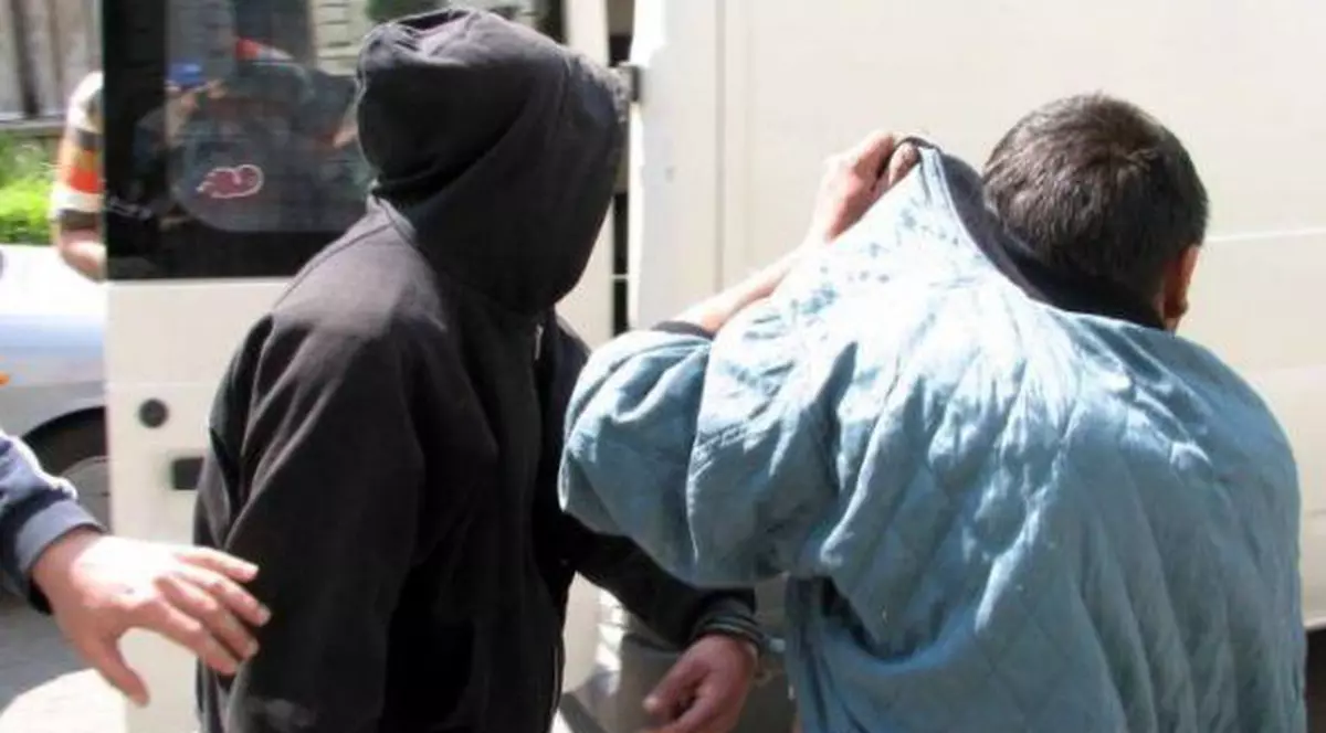 Ce i-a propus hoața minoră prinsă de polițiști femeii pe care a prădat-o în autobuz, în Iași. A găsit-o pe Facebook