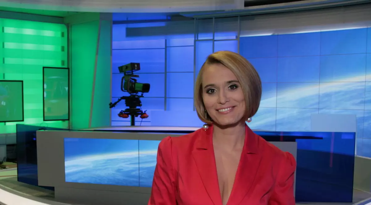 Andreea Esca în studioul Știrilor PRO TV
