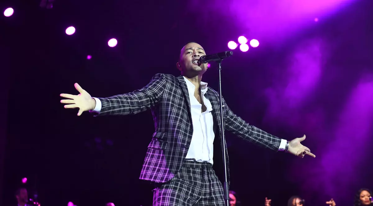 Celebrul cântăreț John Legend, în vârstă de 40 de ani, a fost desemnat de revista People drept cel mai sexy bărbat din lume în anul 2019