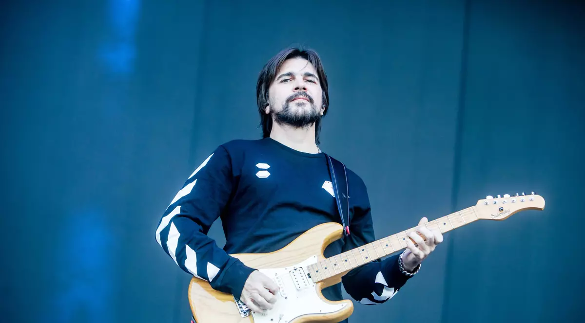 Reacția mamei cântărețului columbian Juanes când a auzit o melodie de-a fiului ei în avion