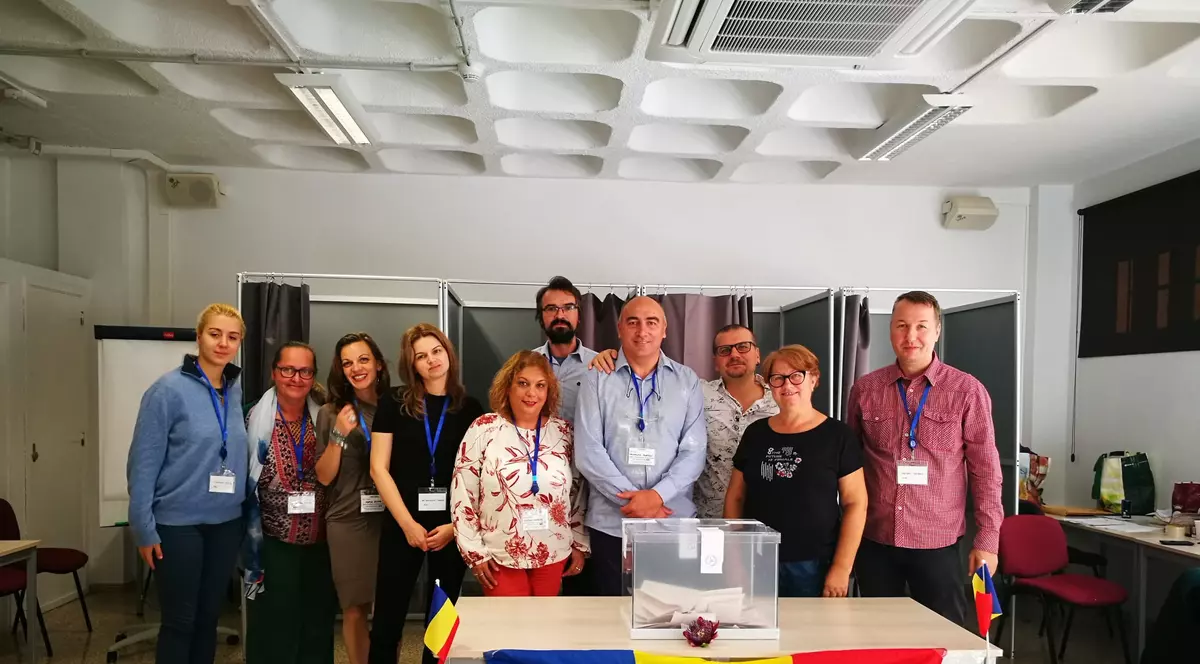 Personalul secției de votare din nordul insulei Tenerife