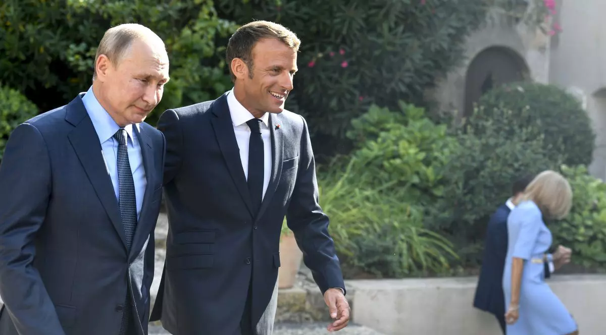 Emmanuel Macron l-a primit pe Vladimir Putin în Franța, în vară