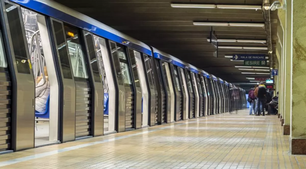Coronavirusul a redus de trei ori numărul călătorilor cu metroul în Bucureşti