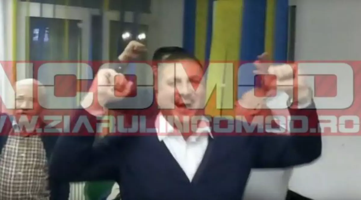 PNL a sărbătorit victoria în alegeri a lui Klaus Iohannis cu înjurături la adresa PSD, la Boldești Scăeni / VIDEO