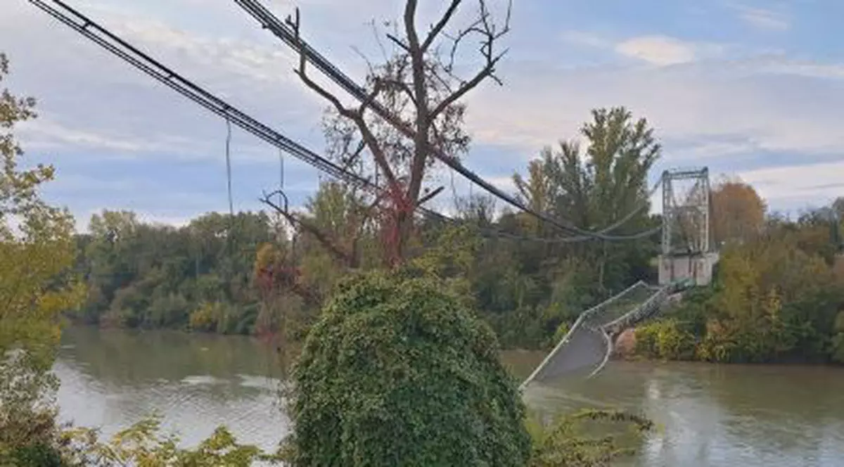 Un mort și mai multe persoane dispărute după ce un pod s-a prăbușit în sud-vestul Franței