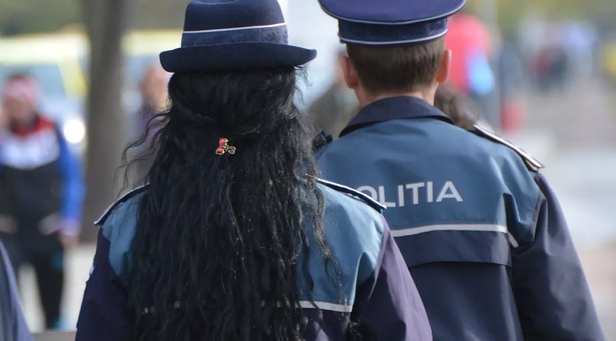 O polițistă din Teleorman era și informator pentru o rețea de proxeneți!