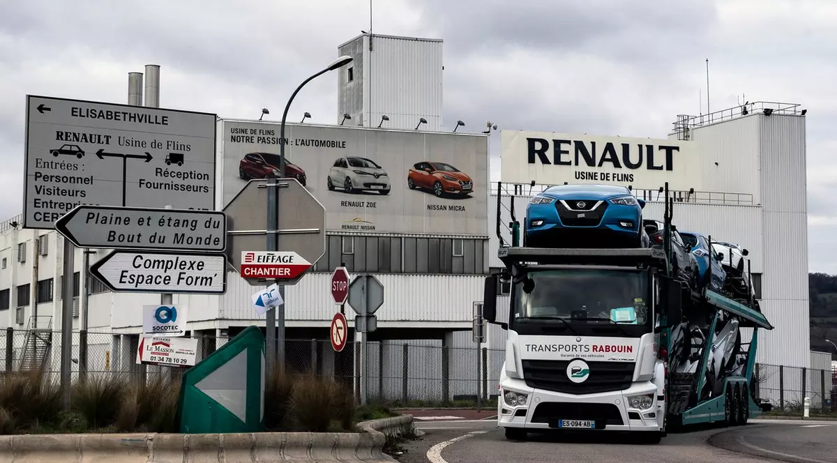 Presa franceză, despre angajările de la Renault: Grupul se bazează prea mult pe muncitori temporari și prestatori, care pleacă la constructori rivali când se termină proiectele