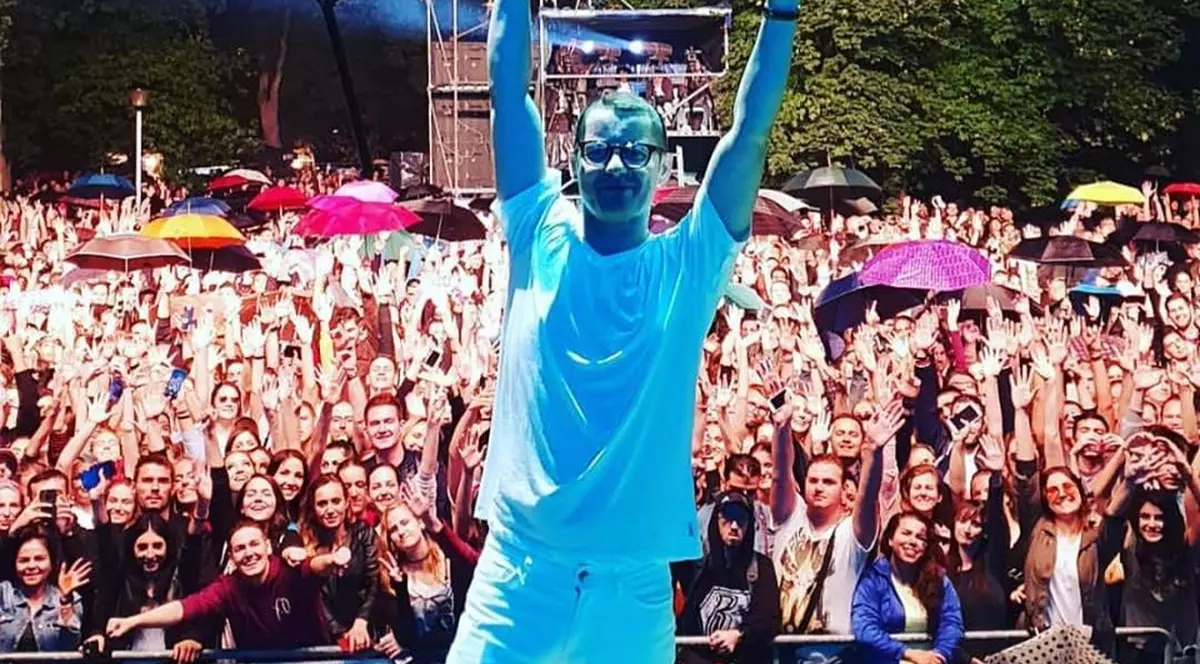 Ce femeie frumoasă îi stă alături lui Adrian Sînă! Nu e vorba de Anca Serea, ci de o fostă Miss!