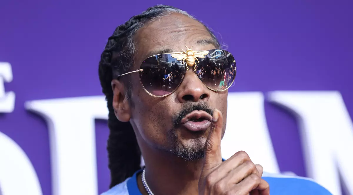 Rapper-ul Snoop Dogg s-a autoproclamat cel mai sexy bărbat. În ce ipostază s-a afișat în fața fanilor