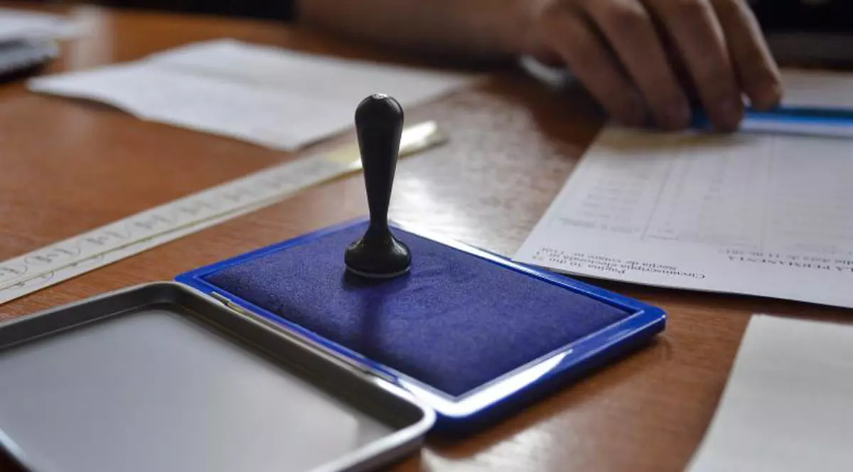 Avocatul Poporului a sesizat CCR, după ce partidele au obținut listele suplimentare la alegerile prezidențiale. Ștampilă de vot cu listă lângă