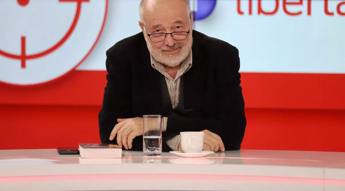 Scriitorul și istoricul Stelian Tănase în studioul Libertatea