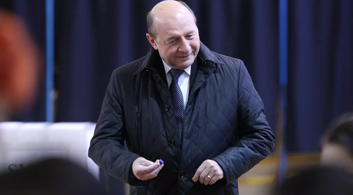 Traian Băsescu, după ce a votat la alegerile prezidențiale 2019. "Nu vreau să mai aud că nu știu cine ia decizii de politică externă și multe altele"