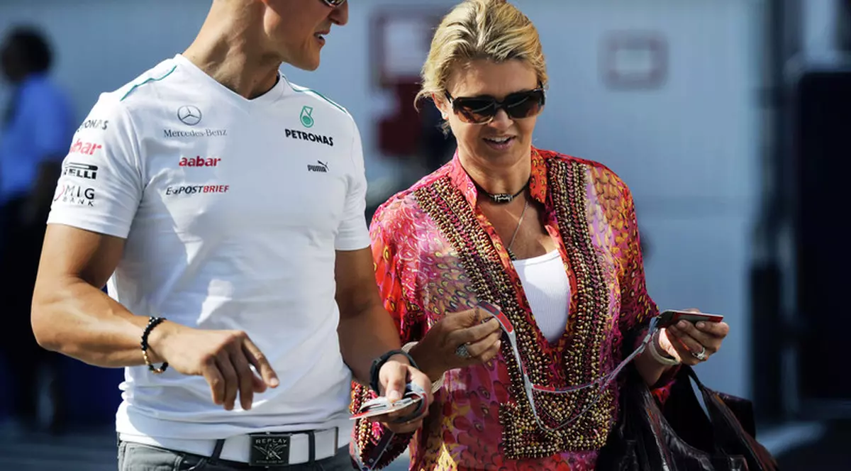 Soția lui Michael Schumacher este acuzată că ascunde adevărul despre starea de sănătate a fostului pilot de Formula 1 (foto EPA)