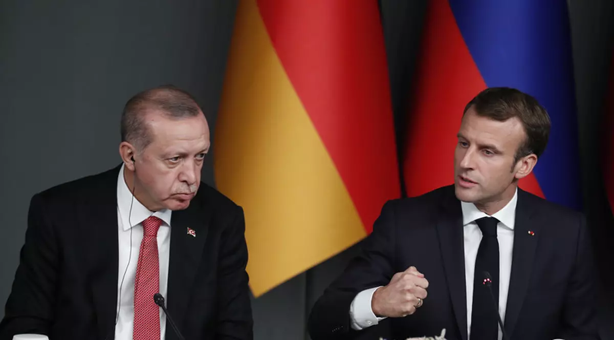 Ministrul turc de Externe îl acuză pe Macron că sprijină terorismul