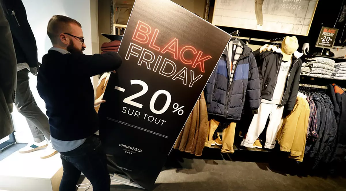 Franța vrea să interzică Black Friday. Care sunt motivele