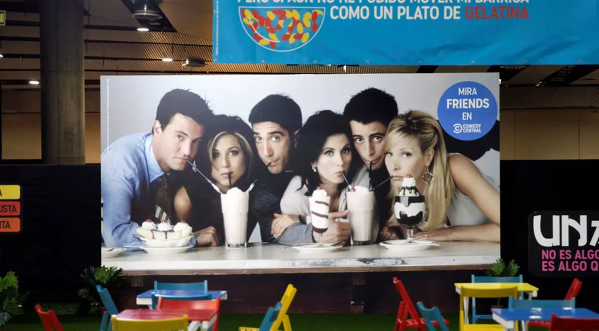 Actorii din ”Friends” își doresc o ”reuniune specială”, la 25 de ani de la lansarea serialului