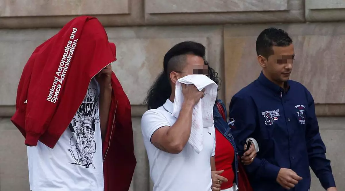 Cinci bărbați achitați pentru acuzația de viol asupra unei fete de 14 ani. Motivație stranie a instanței