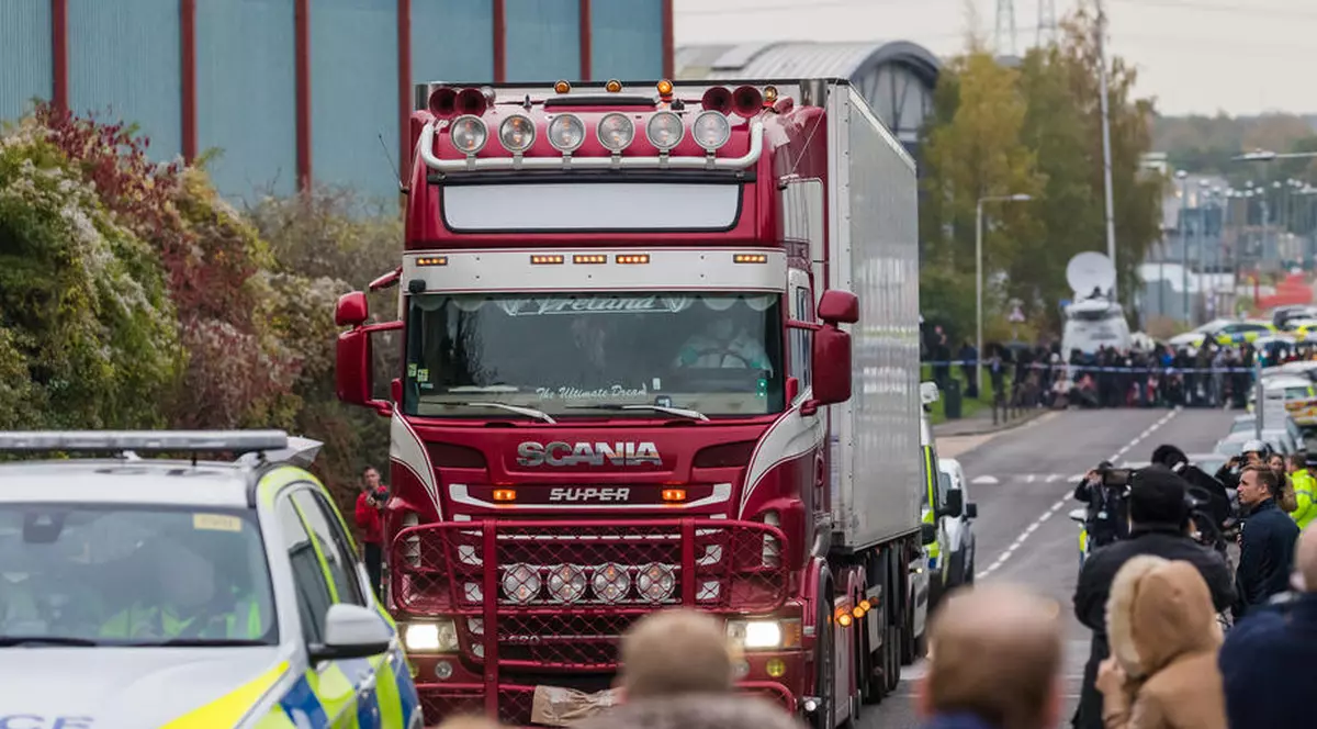 Familiile celor 39 de cetățeni vietnamezi găsiți morți într-un camion frigorific în Marea Britanie trebuie să plătească repatrierea