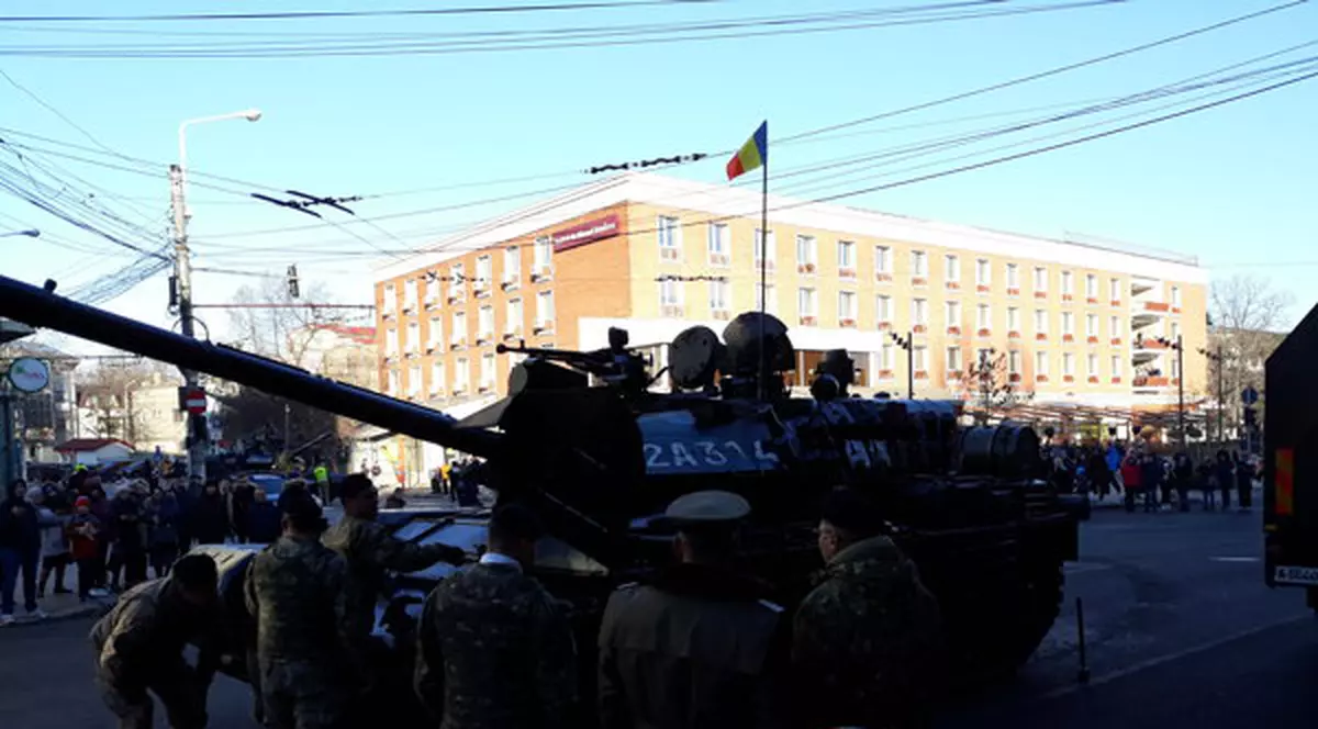 Un tanc s-a defectat la parada de Ziua Națională din Galați și a blocat circulația în centrul orașului