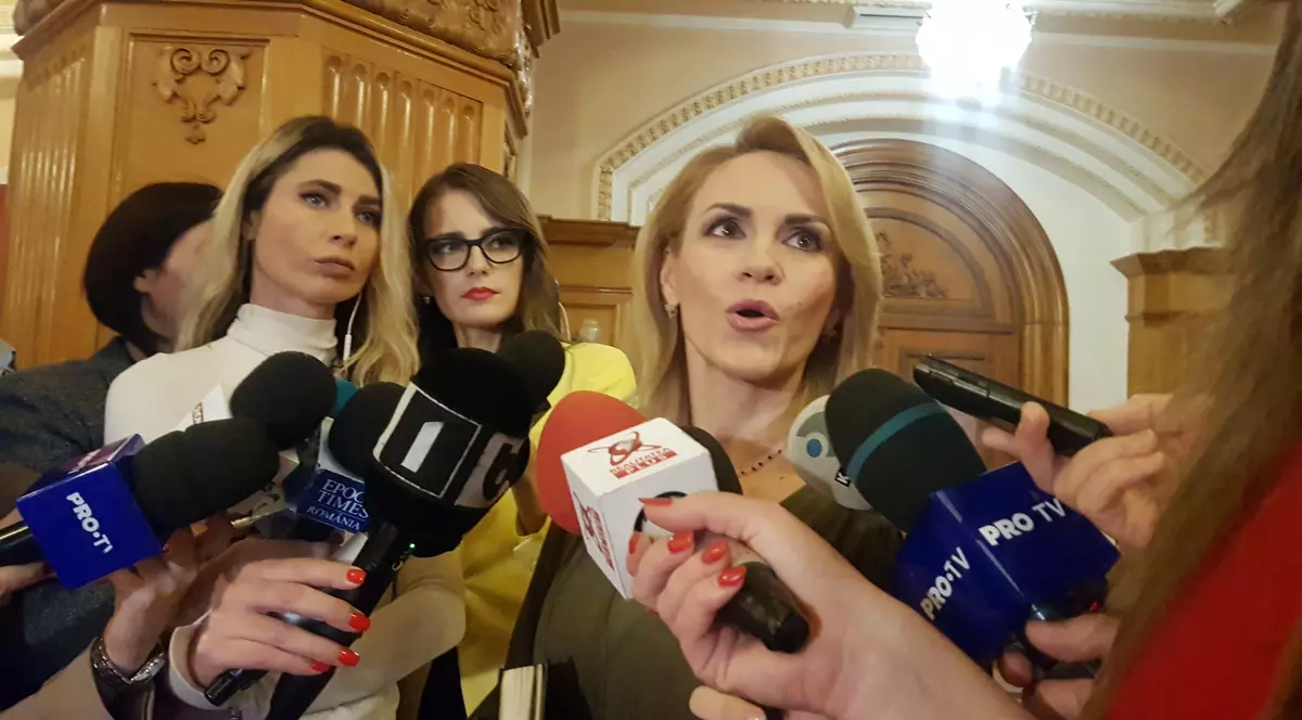 Gabriela Firea, despre conflictul cu premierul Orban: "Nu mai zic nimic de mandolină. Şi mie îmi place să cânt, dar acasă, nu la birou"