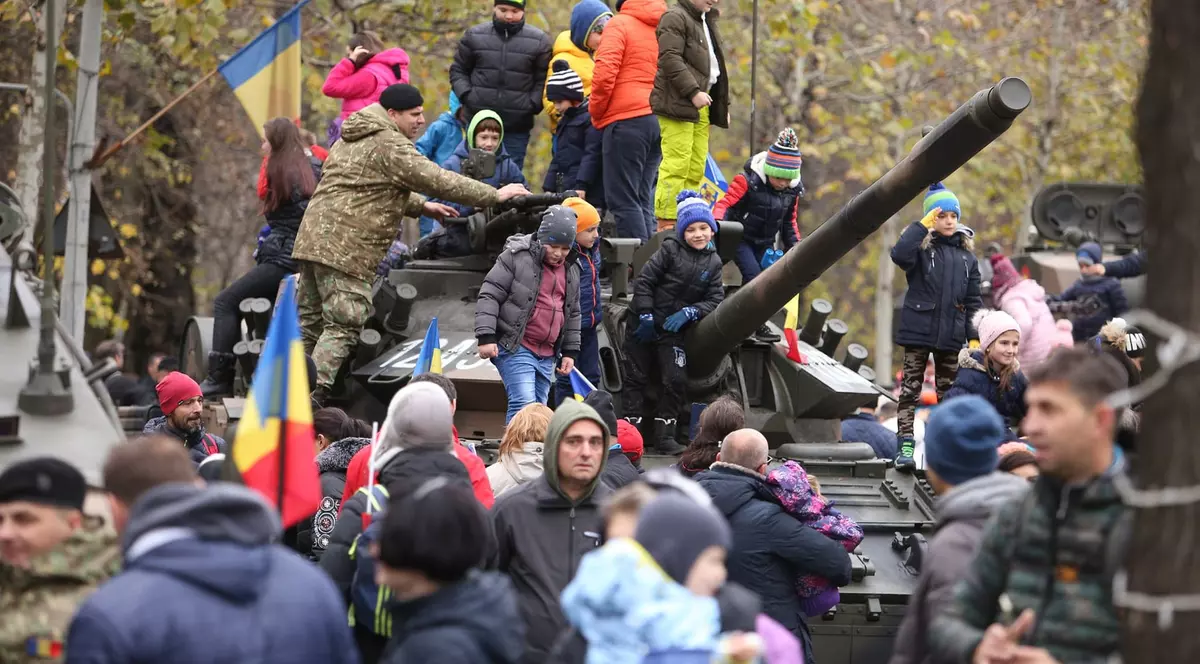 Cele mai inedite fotografii de la parada de 1 Decembrie din București Cele mai inedite fotografii de la parada de 1 Decembrie din București (foto Dumitru Angelescu)