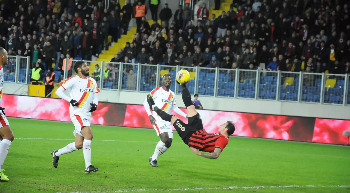 Dublă Bogdan Stancu pentru Genclerbirligi. A dat un gol din foarfecă. ”Motanul” a marcat 10 goluri în acest sezon