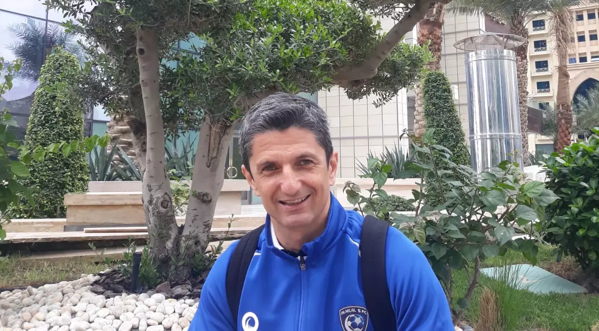 Răzvan Lucescu, zâmbitor la Doha.