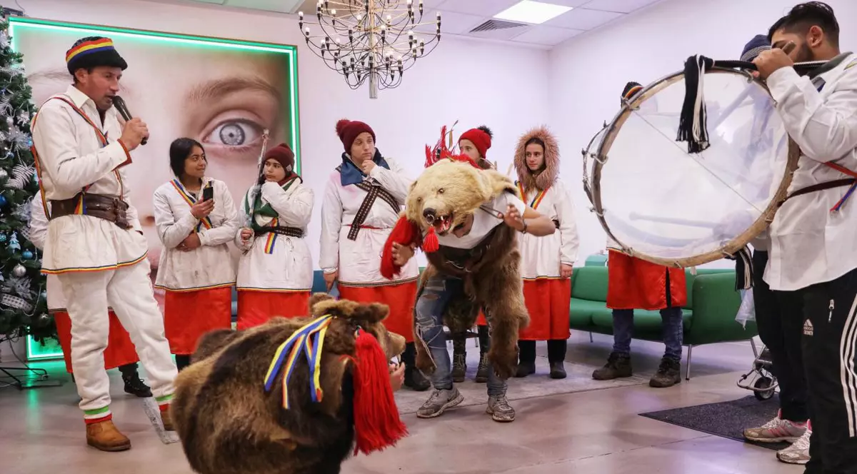 Colindători la Libertatea, în Ajun de Crăciun: "Rămâneți cu sănătate și de bine s-aveți parte!"