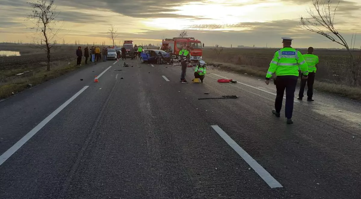 Accident grav în apropiere de Urziceni, soldat cu trei morți și patru răniți. A fost activat planul roșu de intervenție
