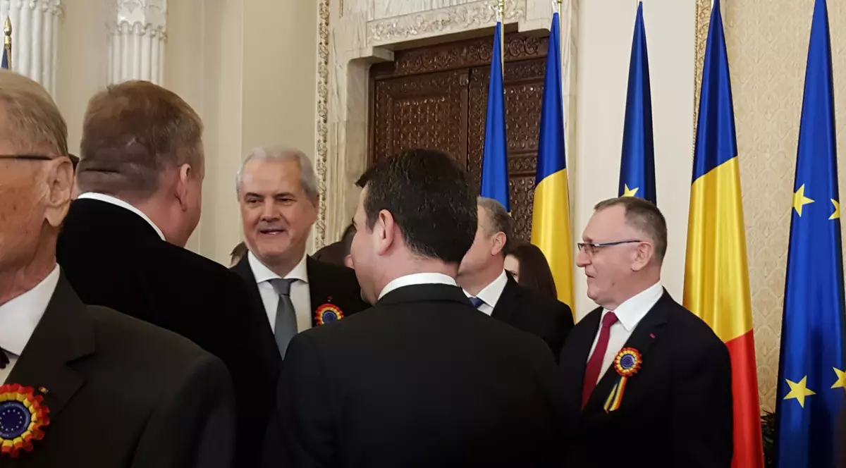 Organizatorul mitingului Diasporei îi cere președintelui Iohannis să-i retragă Steaua României lui Adrian Năstase