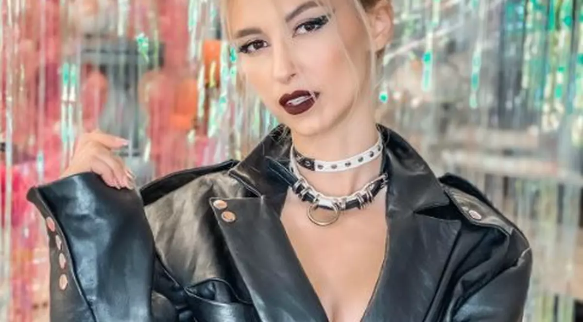 Andreea Bălan a purtat rochia de mireasă la ELLE Style Awards 2019. Artista și soțul ei au tras toate privirile