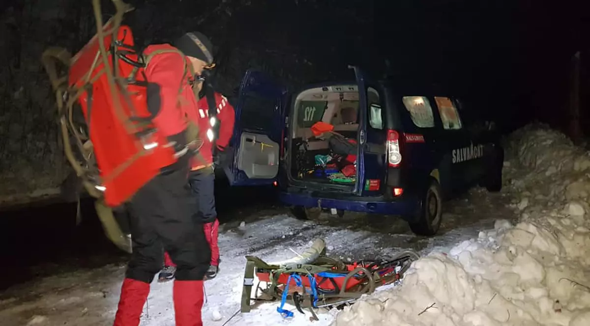 Supraviețuire miraculoasă. Un schior a fost găsit la cinci ore după ce a fost îngropat de zăpadă într-o avalanșă