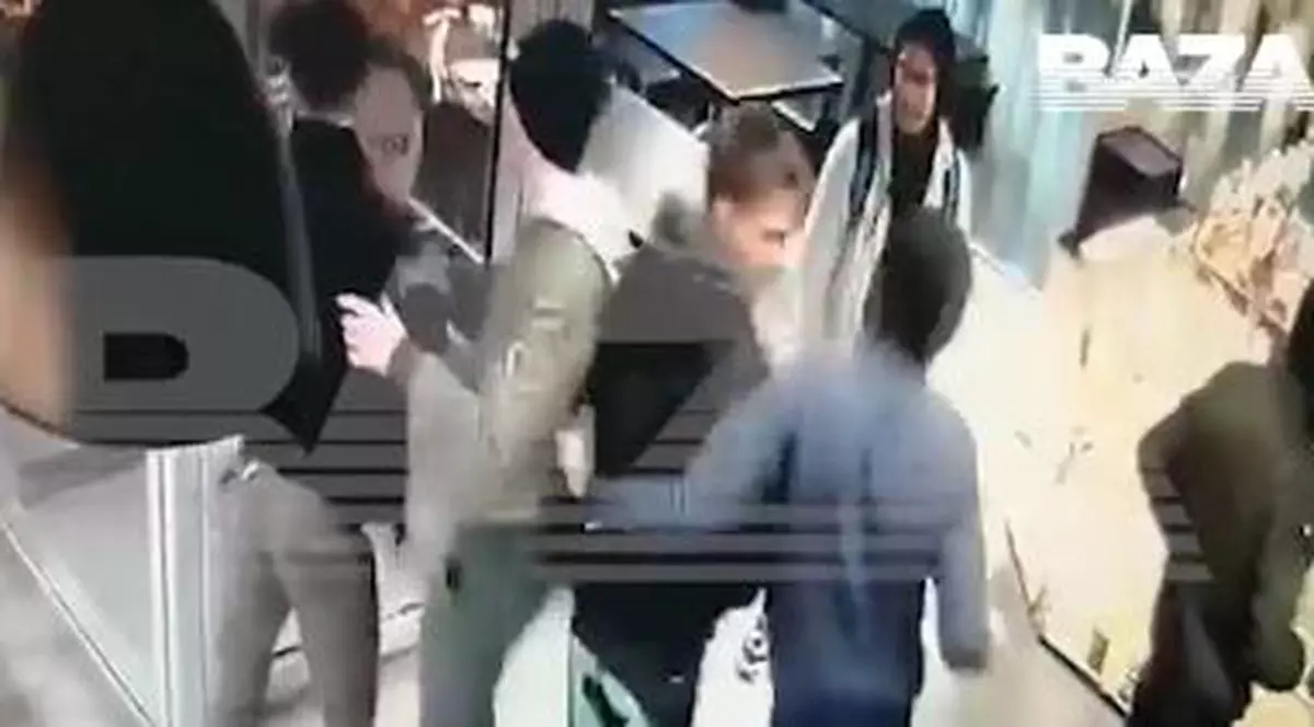 O adolescentă din Rusia, bătută de șapte bărbați pentru că "părea lesbiană"