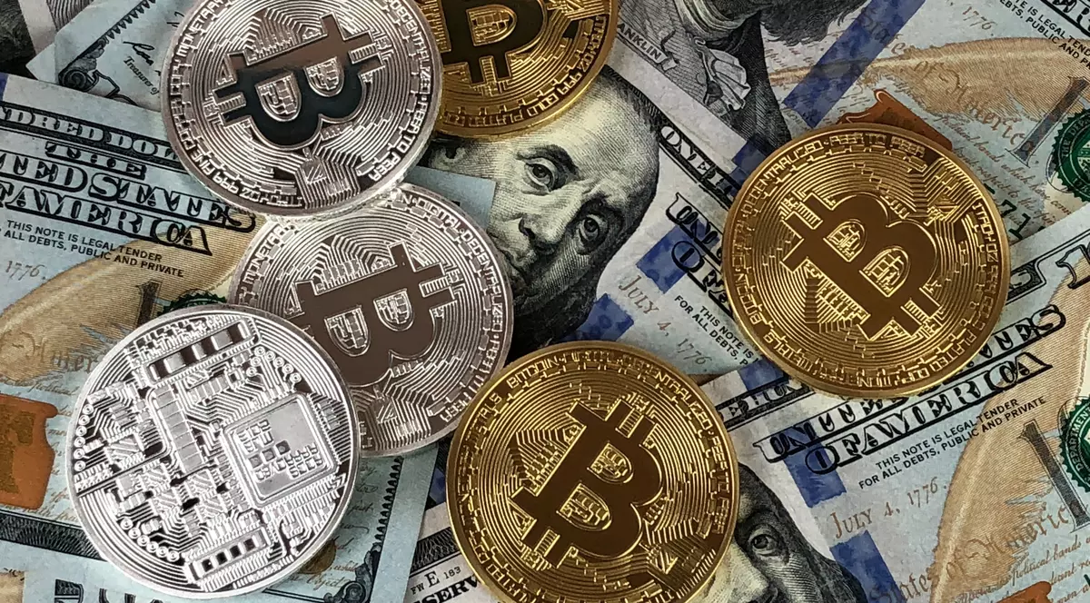 Patronul unei companii de criptomonede ar putea fi exhumat. A ajuns în mormânt cu parolele conturilor unde ținea 145 de milioane de dolari