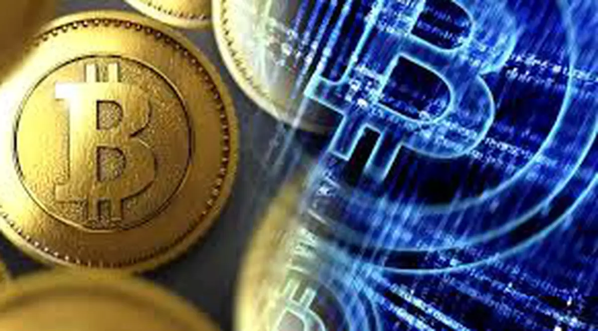 Un român și patru americani, acuzați că au creat o schemă de fraude cu criptomonede. Cum ar fi obținut aproape un miliard de dolari printr-un Caritas clădit „pe spinarea idioților”