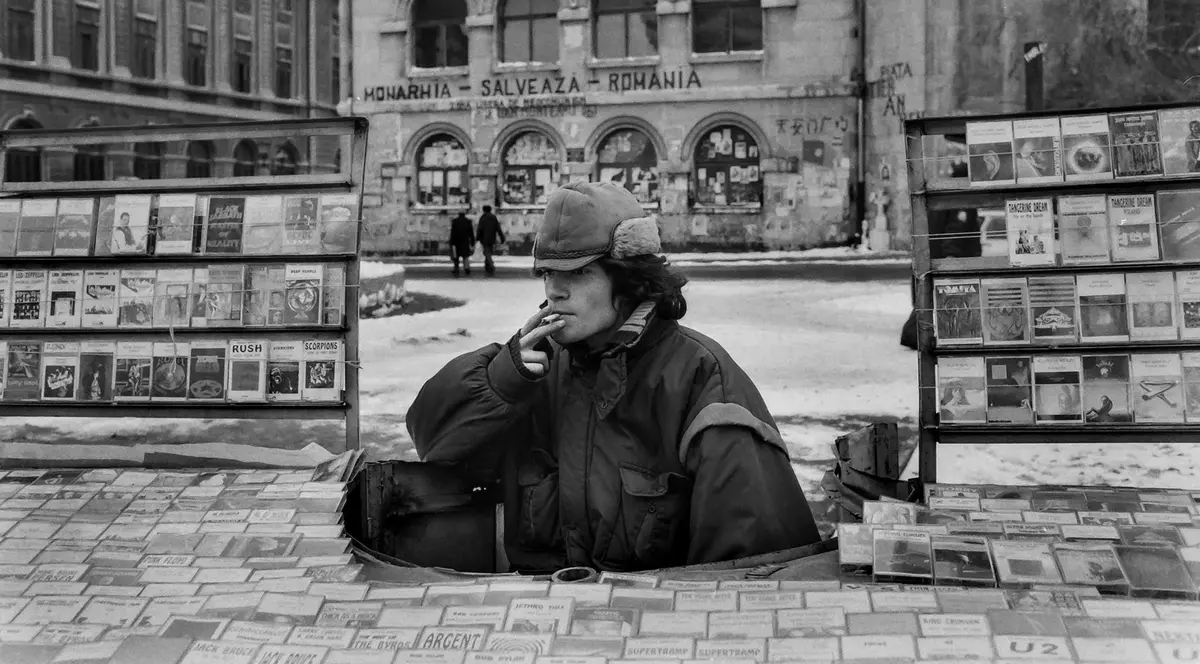 Bucureștiul liber de acum 30 de ani, fotografiat de un japonez aventurier: “Am văzut mulți oameni frumoși și liberi în acele zile”