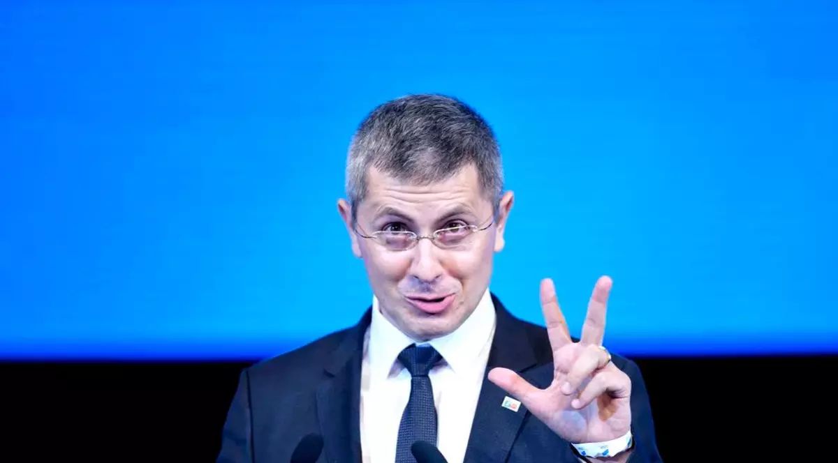 Dan Barna cere referendum intern în USR, pentru clarificare doctrinară. Replica lui Mihai Goţiu: "Sper să o facă cu demisia pe masă!"