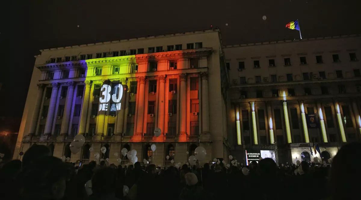 Momente emoționante în Piața Revoluției. S-au citit numele eroilor care au murit în decembrie 1989 în numele libertății