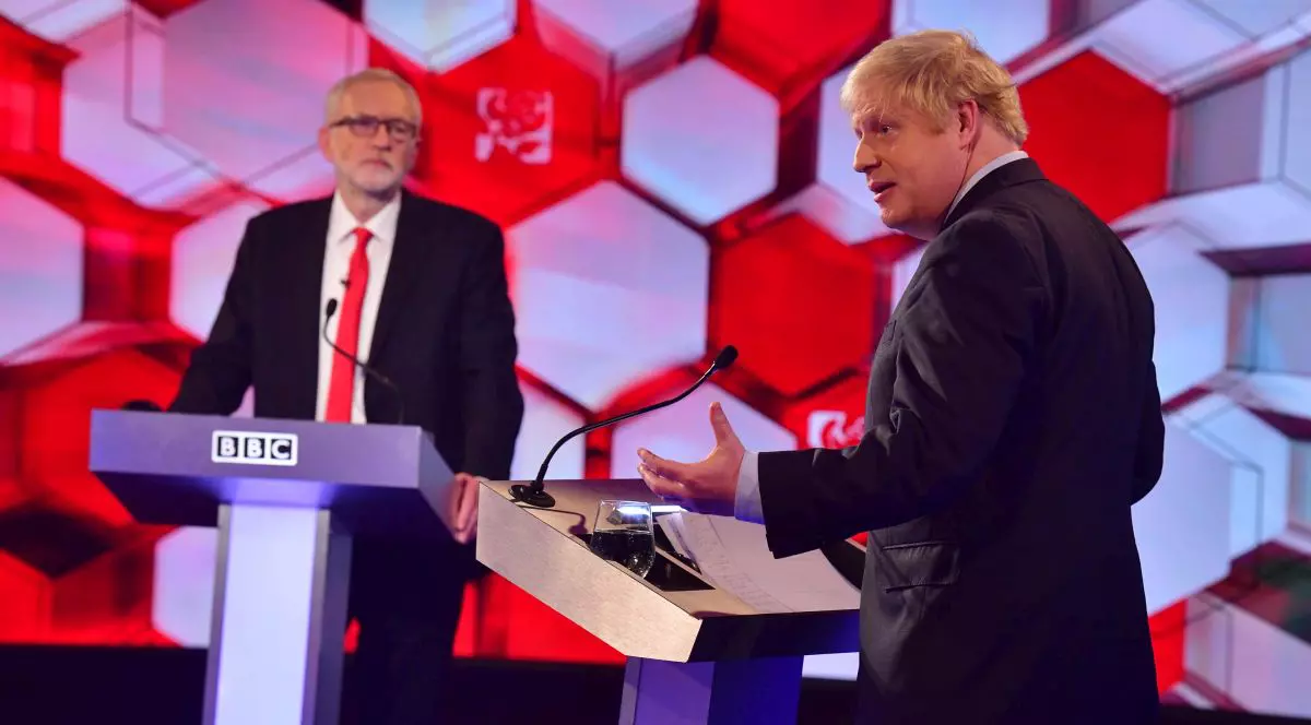 Jeremy Corbyn și Boris Johnson, autorii unor mesaje total diferite în campania electorală FOTO: EPA