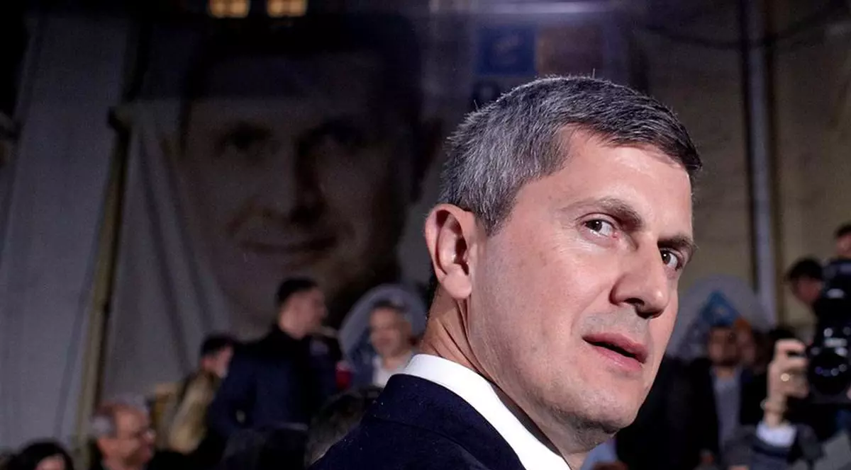 Scandal în USR, după ce Barna a anunţat poziţionarea doctrinară de centru-dreapta. Goţiu: "Aveţi vreme de pierdut cu referate!"