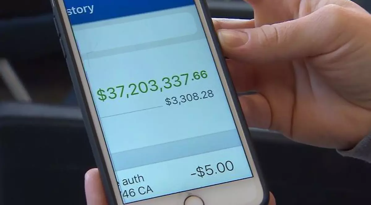O femeie s-a trezit cu 37 de milioane de dolari în cont (foto abc13.com)