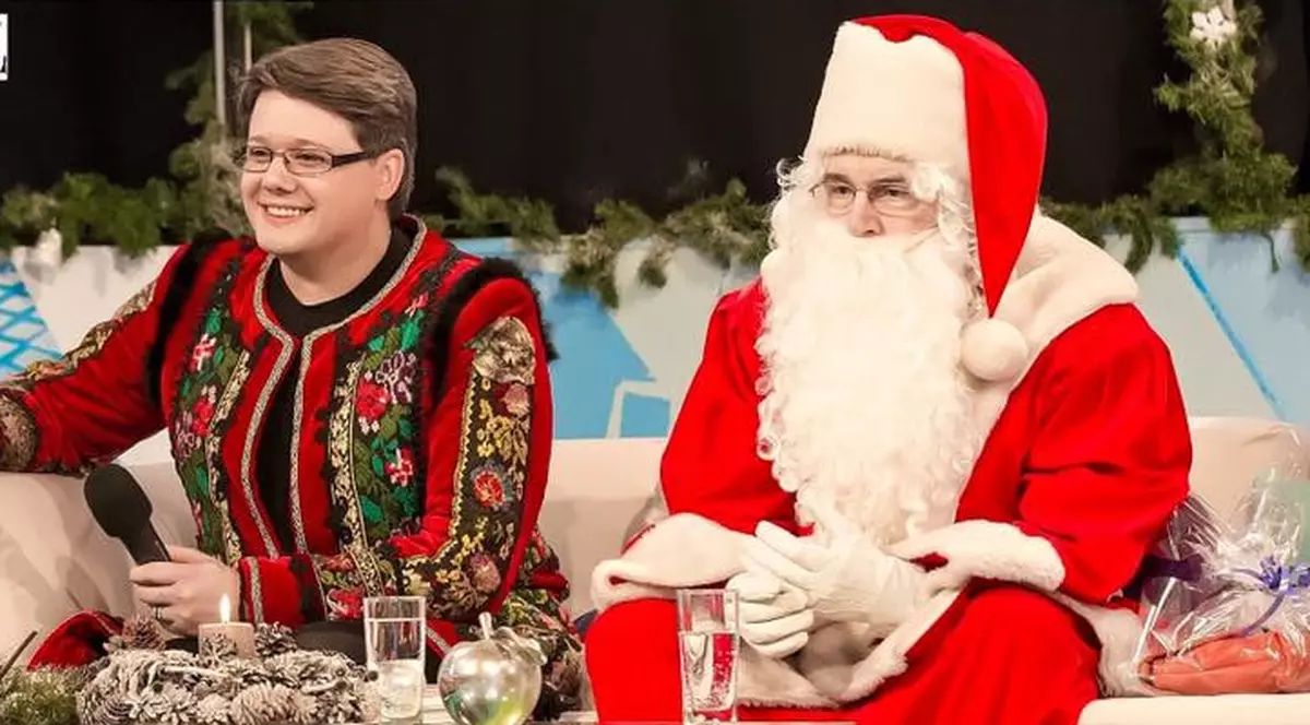 Moș Fuego! Paul Surugiu și-a făcut propriul costum inspirat de cel al lui Moș Crăciun