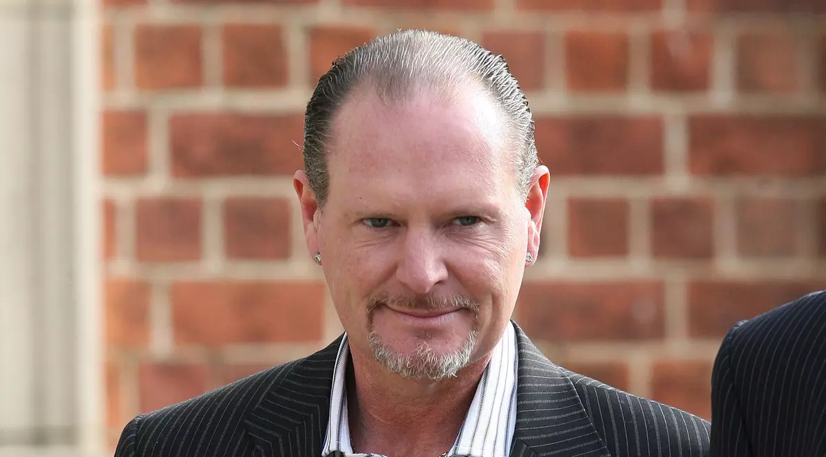 Gascoigne a comis-o din nou. A intrat într-un magazin, a luat o sticlă cu vin și a plecat fără să plătească!